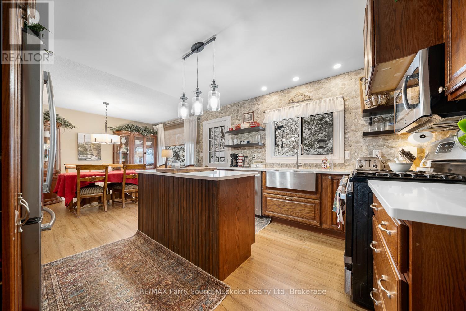 37 Louisa Street, Parry Sound, Ontario  P2A 2V7 - Photo 11 - X12604426