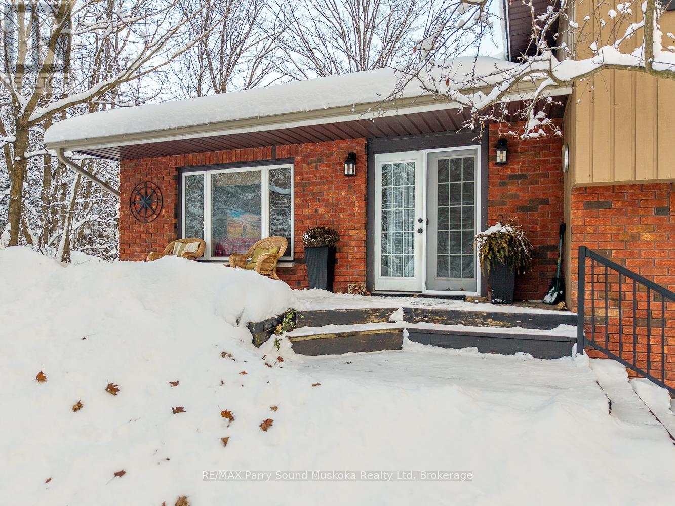 37 Louisa Street, Parry Sound, Ontario  P2A 2V7 - Photo 3 - X12604426