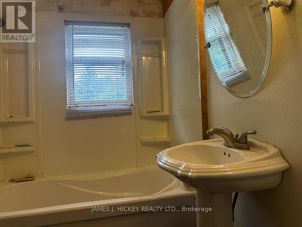 979 Lea Street, Pembroke, Ontario  K8A 6H9 - Photo 20 - X12604412