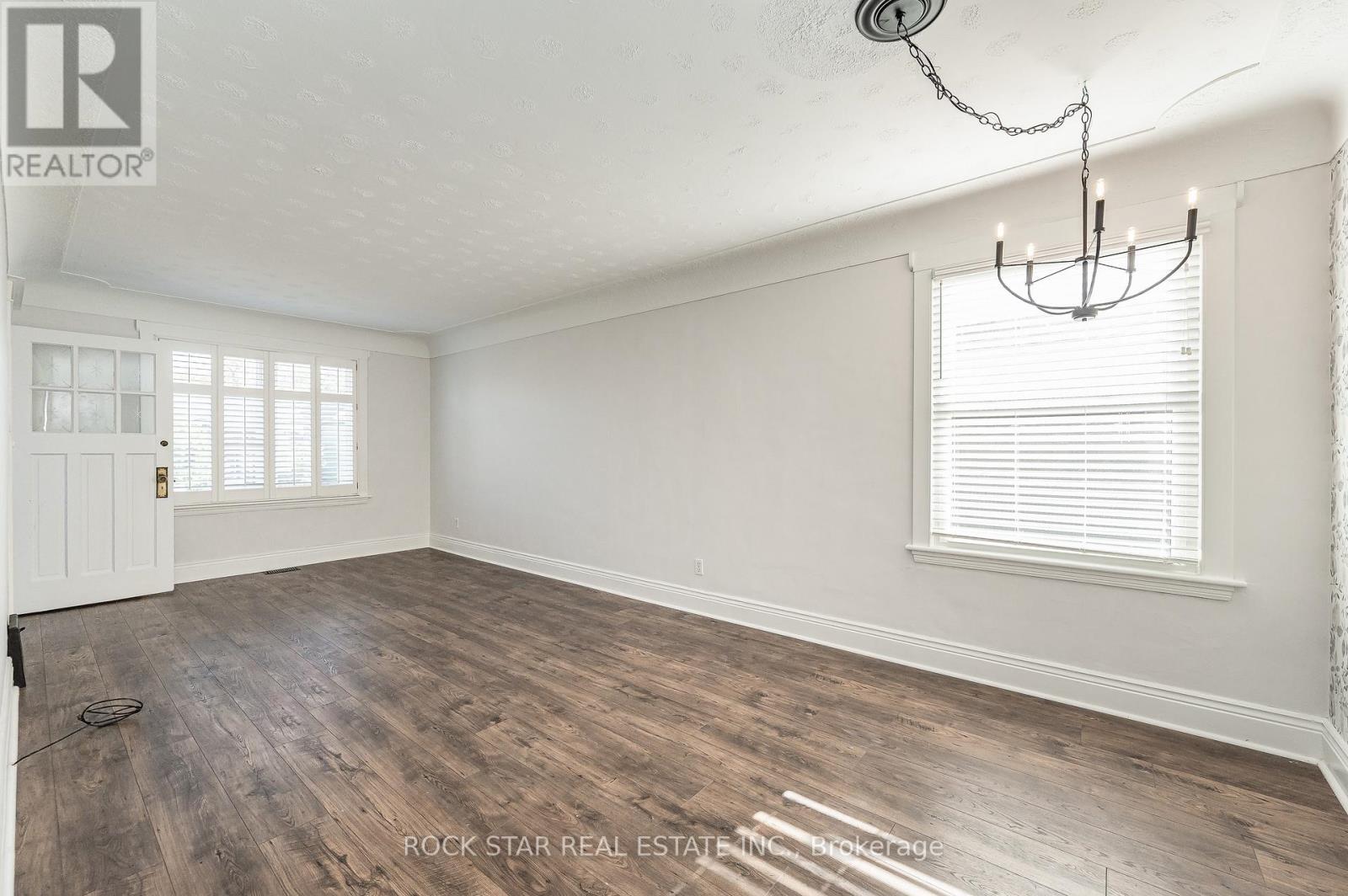 257 Tragina Avenue N, Hamilton, Ontario  L8H 5C9 - Photo 4 - X12604174