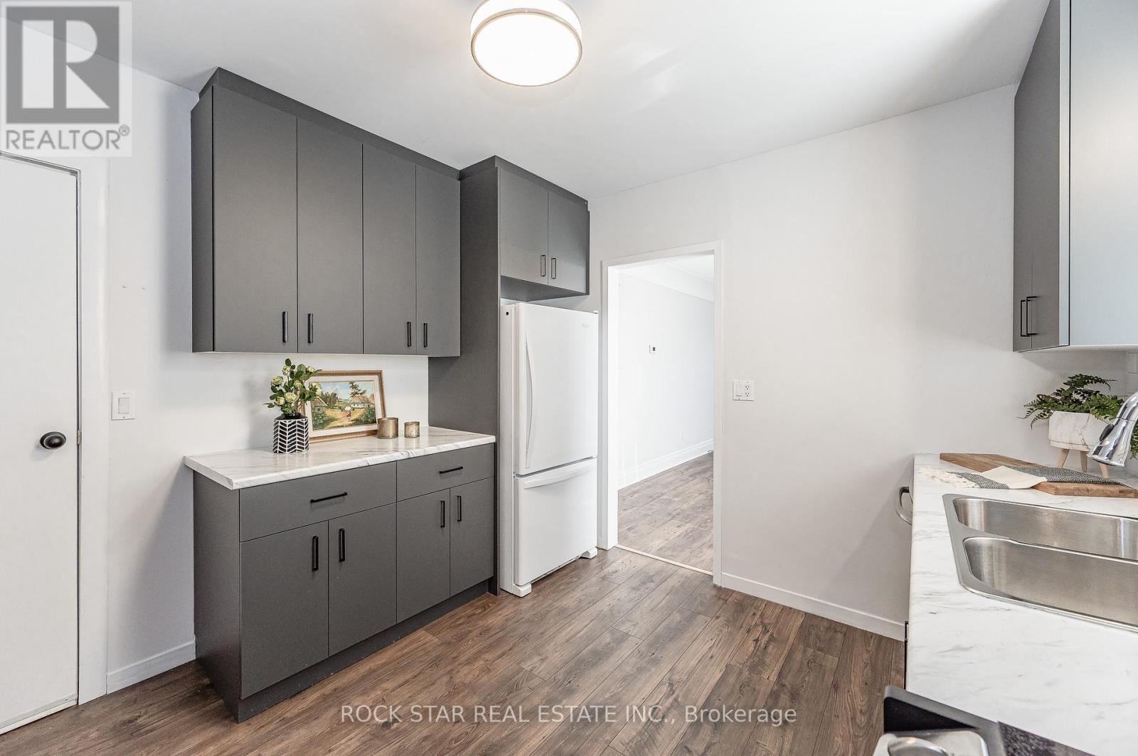 257 Tragina Avenue N, Hamilton, Ontario  L8H 5C9 - Photo 9 - X12604174