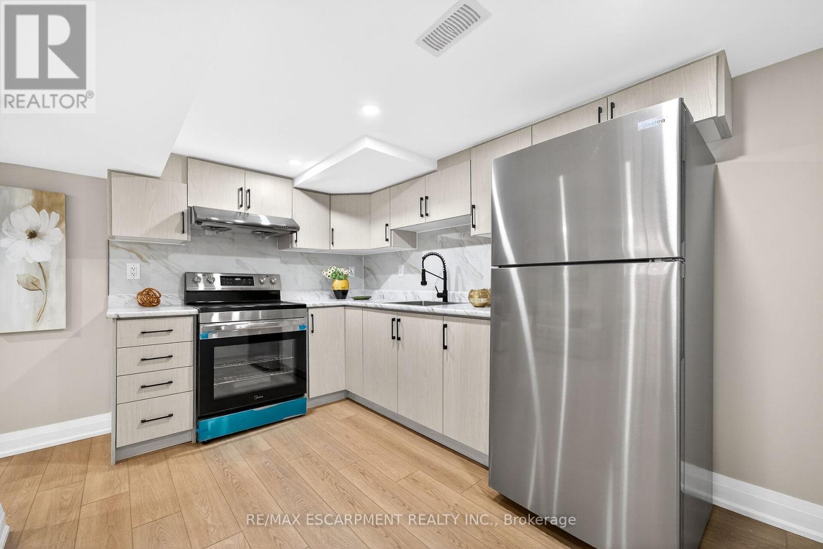 257 Broadway Avenue, Hamilton, Ontario  L8S 2W7 - Photo 20 - X12604220