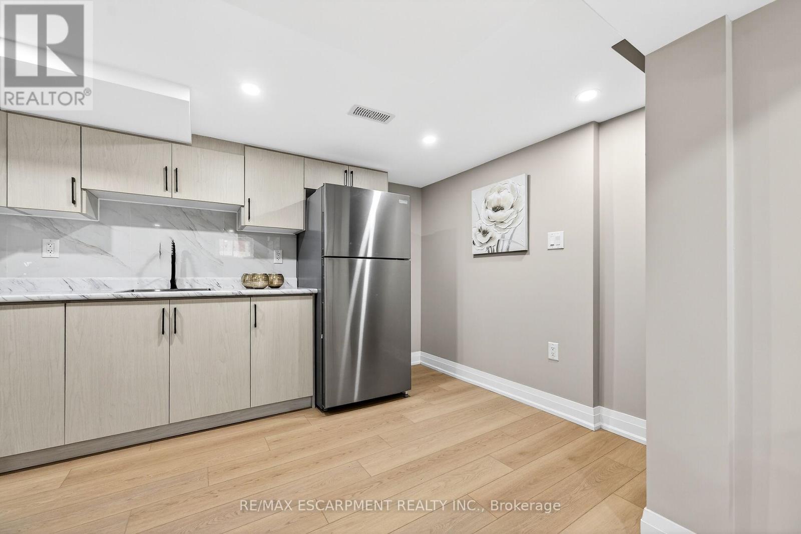 257 Broadway Avenue, Hamilton, Ontario  L8S 2W7 - Photo 23 - X12604220