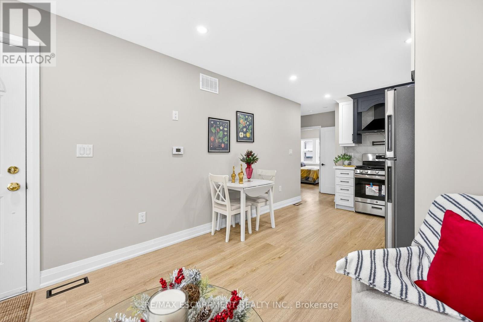 257 Broadway Avenue, Hamilton, Ontario  L8S 2W7 - Photo 5 - X12604220