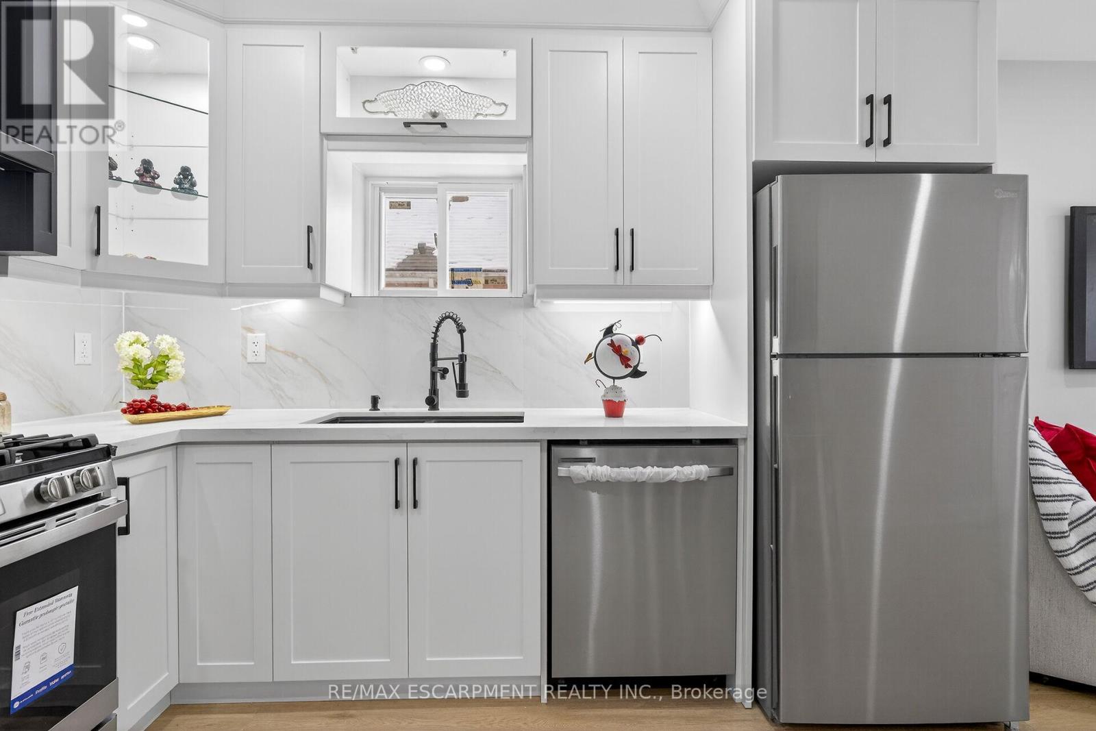 257 Broadway Avenue, Hamilton, Ontario  L8S 2W7 - Photo 8 - X12604220