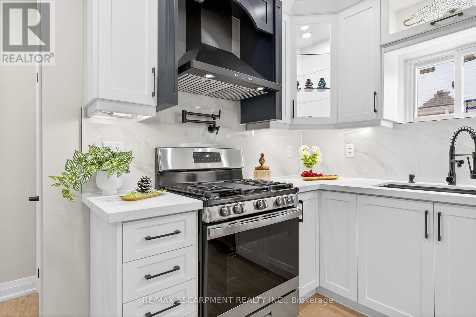 257 Broadway Avenue, Hamilton, Ontario  L8S 2W7 - Photo 9 - X12604220