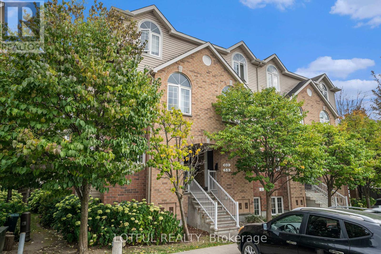 58 Steele Park Private, Ottawa, Ontario  K1J 0J2 - Photo 2 - X12604424
