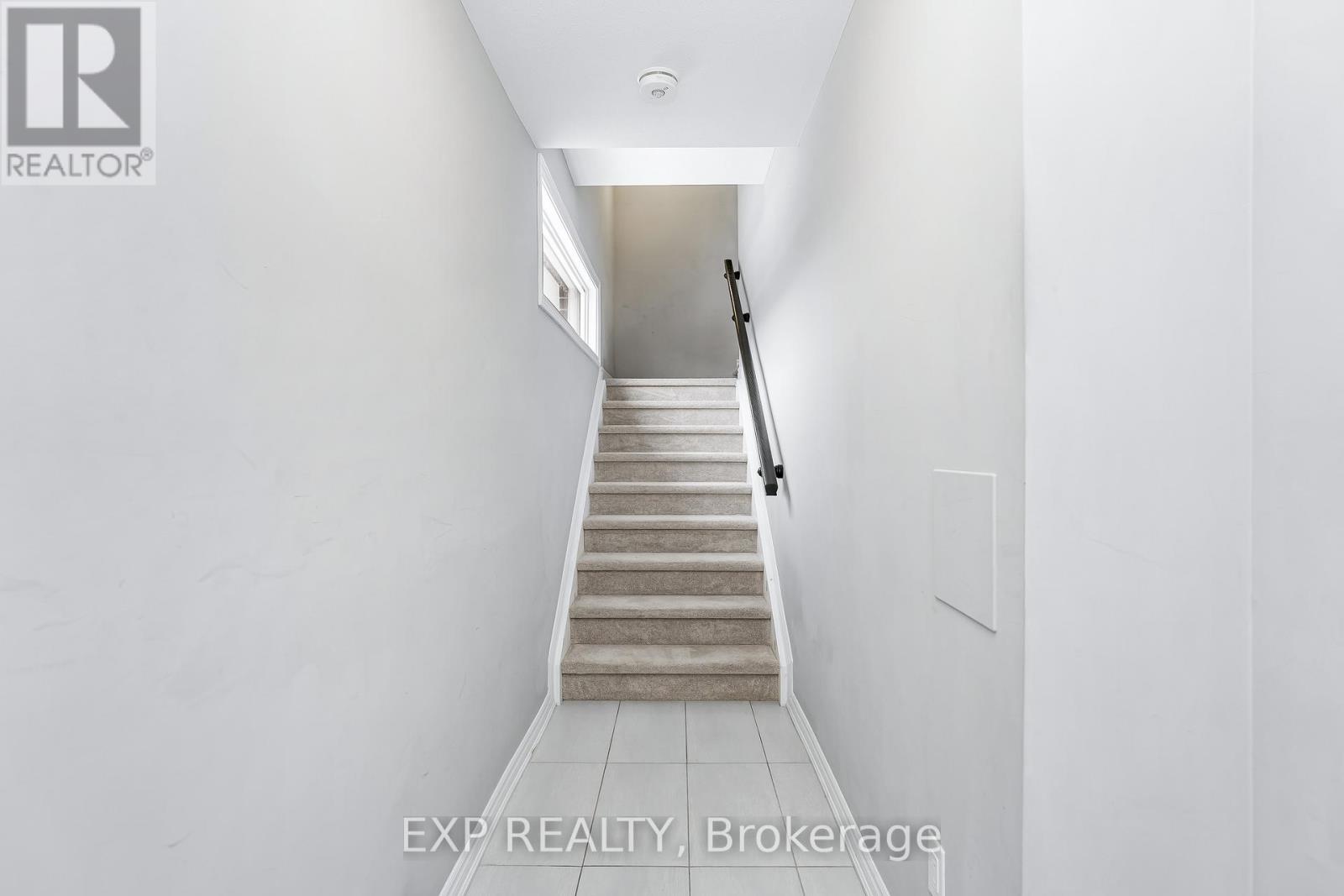 635 Makwa Private, Ottawa, Ontario  K1K 5A3 - Photo 3 - X12604452