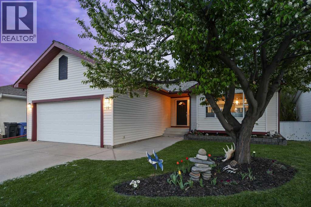 11 Strathmore Lakes Crescent, Strathmore, Alberta  T1P 1L7 - Photo 2 - A2270494