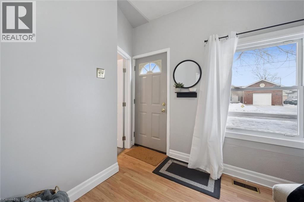 11 Hill Avenue, Brantford, Ontario  N3R 4G8 - Photo 2 - 40792028