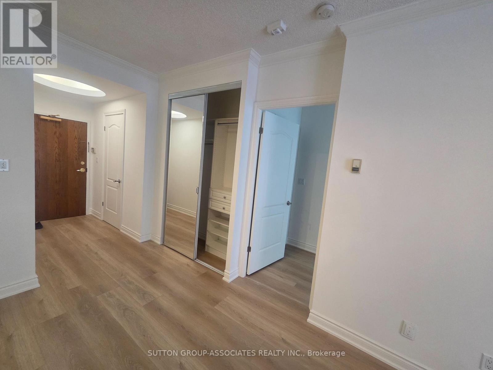 207 - 11 William Carson Crescent, Toronto (St. Andrew-Windfields), Ontario  M2P 2G1 - Photo 2 - C12604280