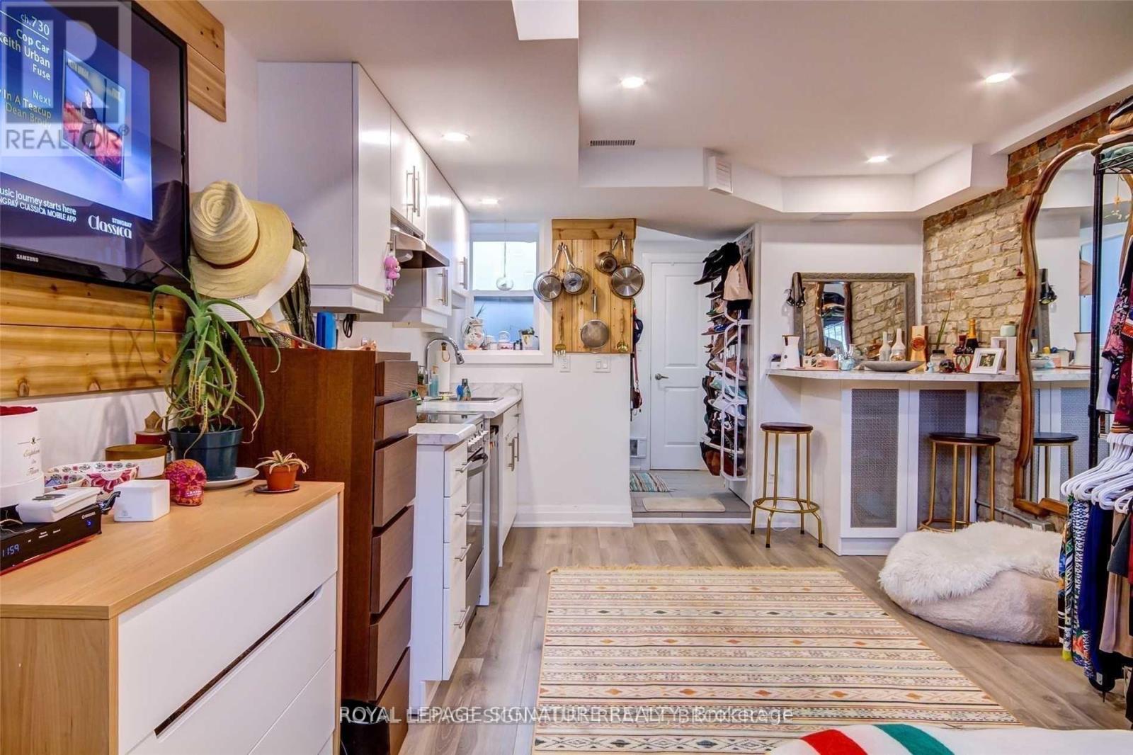 Lower - 92 Mitchell Avenue, Toronto, Ontario  M6J 1C1 - Photo 7 - C12604332