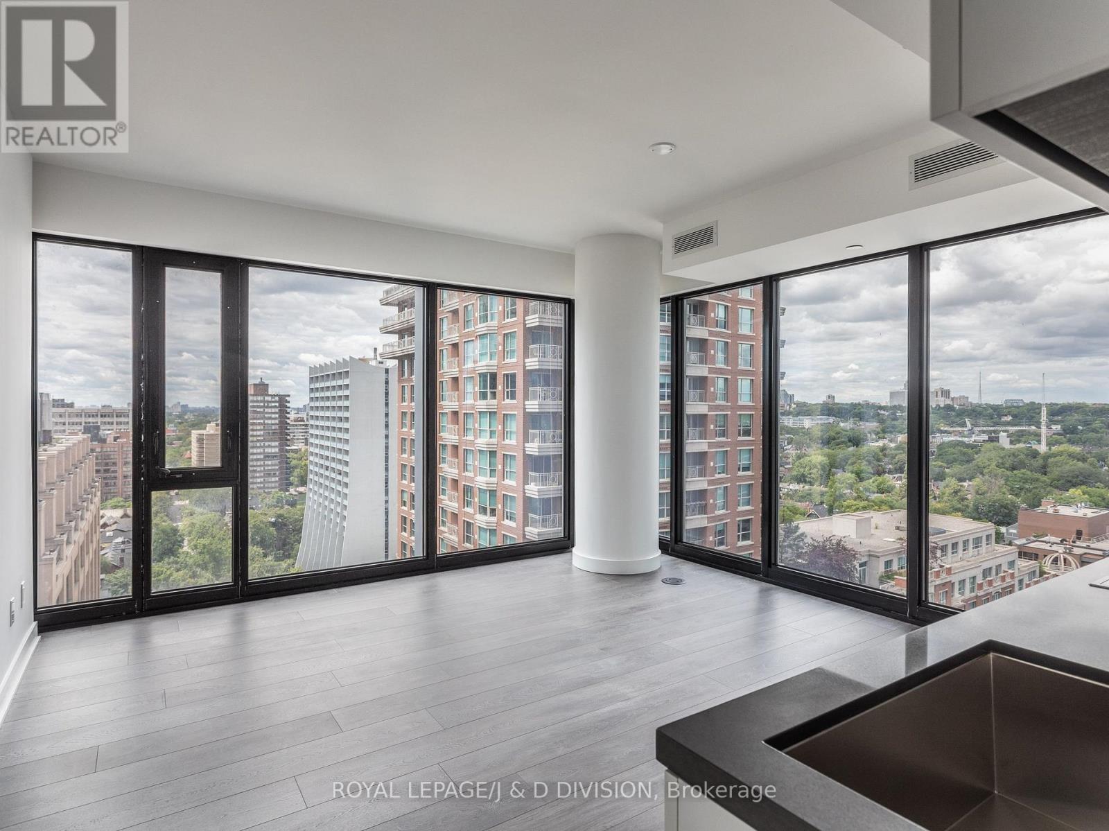 1812 - 188 Cumberland Street, Toronto, Ontario  M5R 0B6 - Photo 2 - C12604342