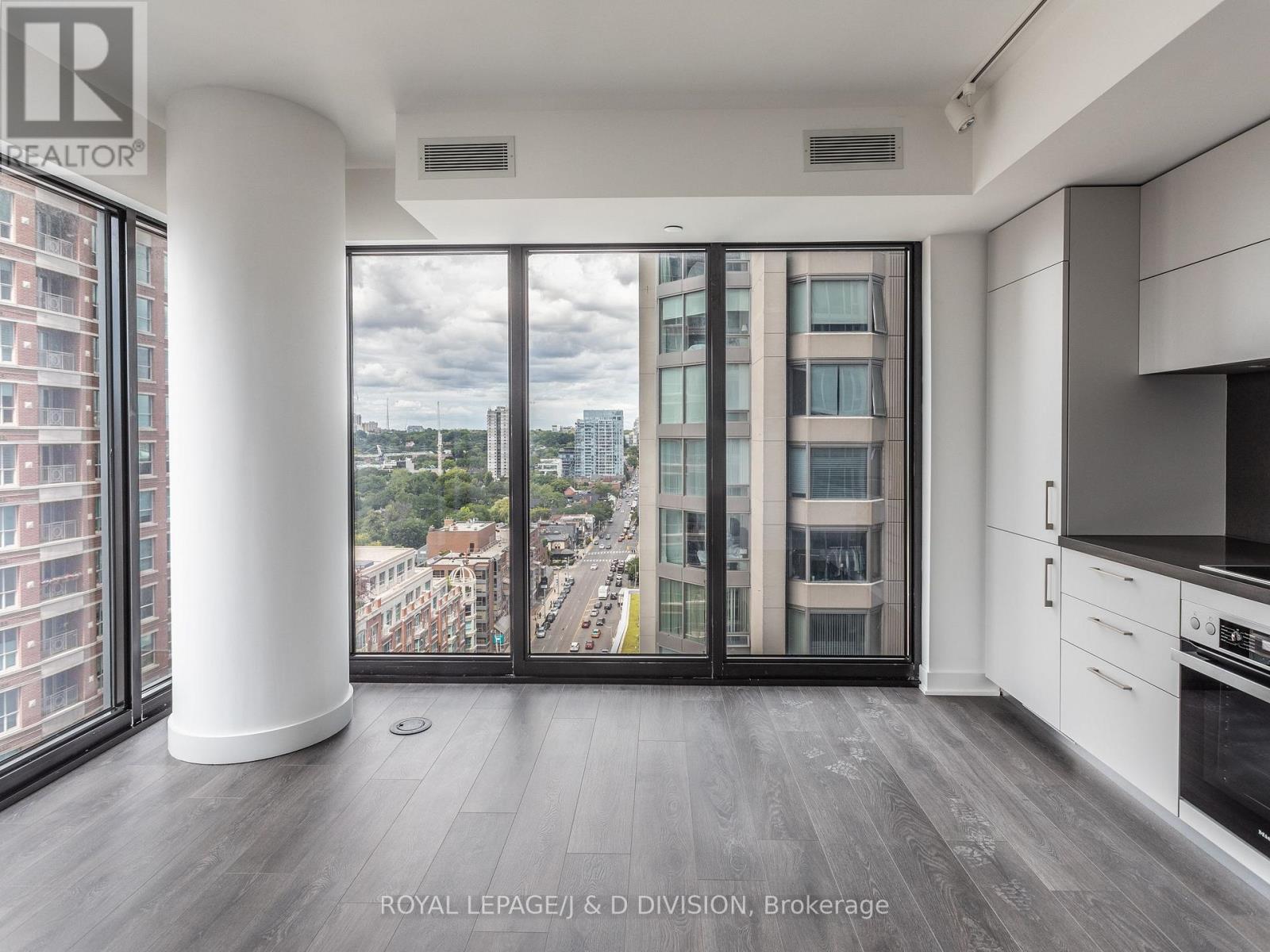 1812 - 188 Cumberland Street, Toronto, Ontario  M5R 0B6 - Photo 3 - C12604342