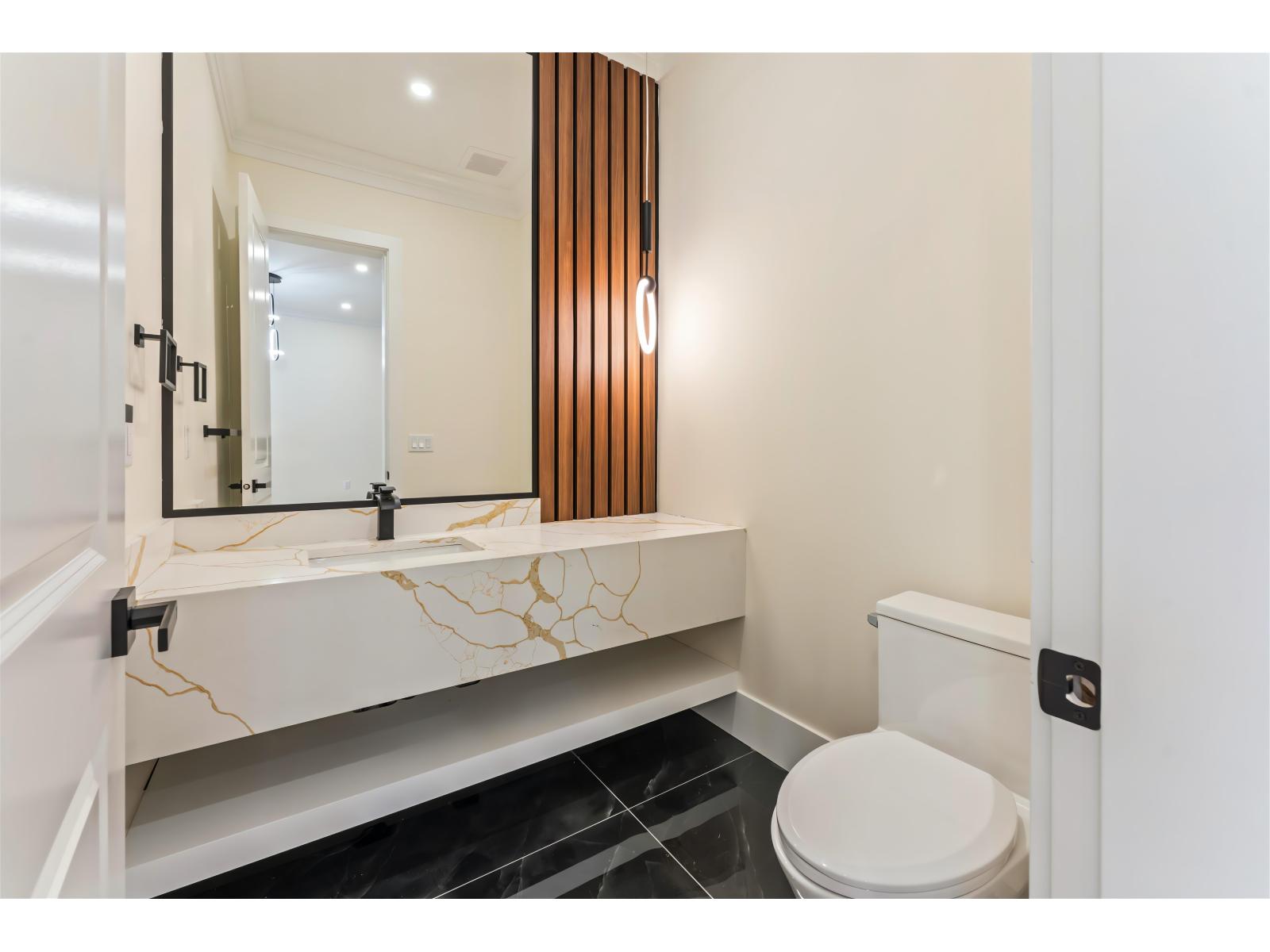 14165 60a Avenue, Surrey, British Columbia  V3X 1C3 - Photo 13 - R3072399