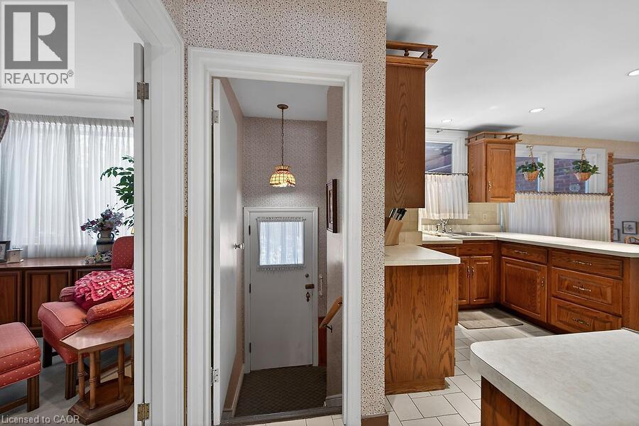 9 Daleview Court, Hamilton, Ontario  L8S 3L9 - Photo 9 - 40792294