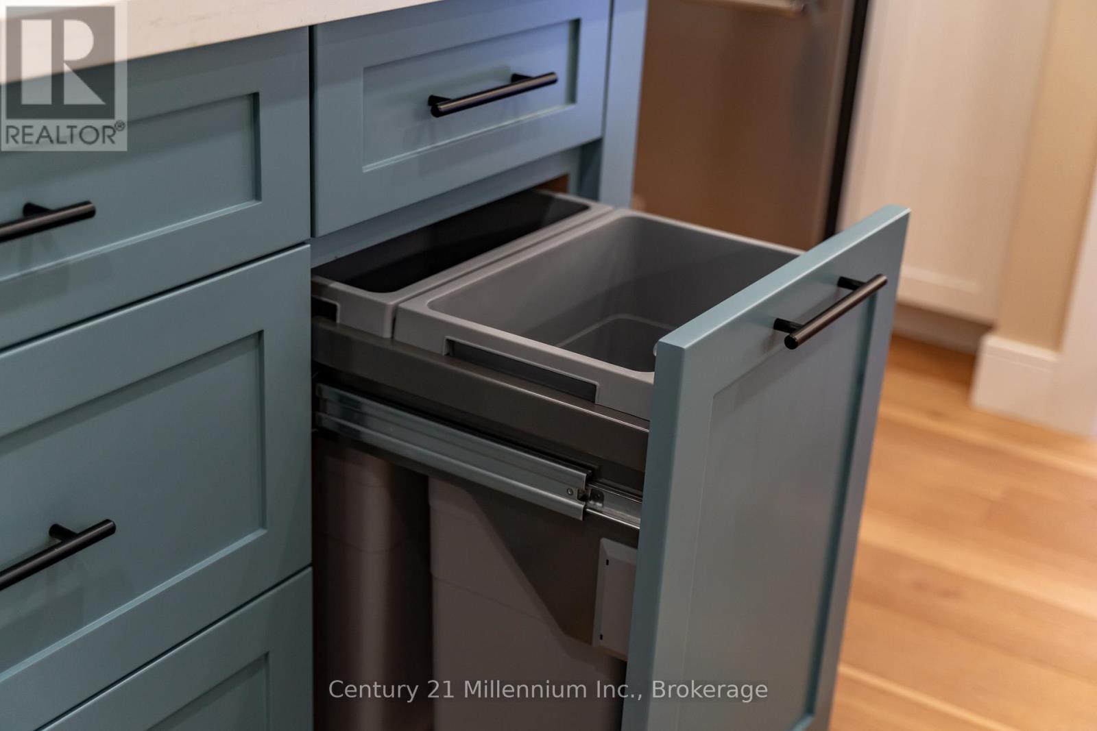 11 Grenville Street N, Saugeen Shores, Ontario  N0H 2L0 - Photo 9 - X12577008