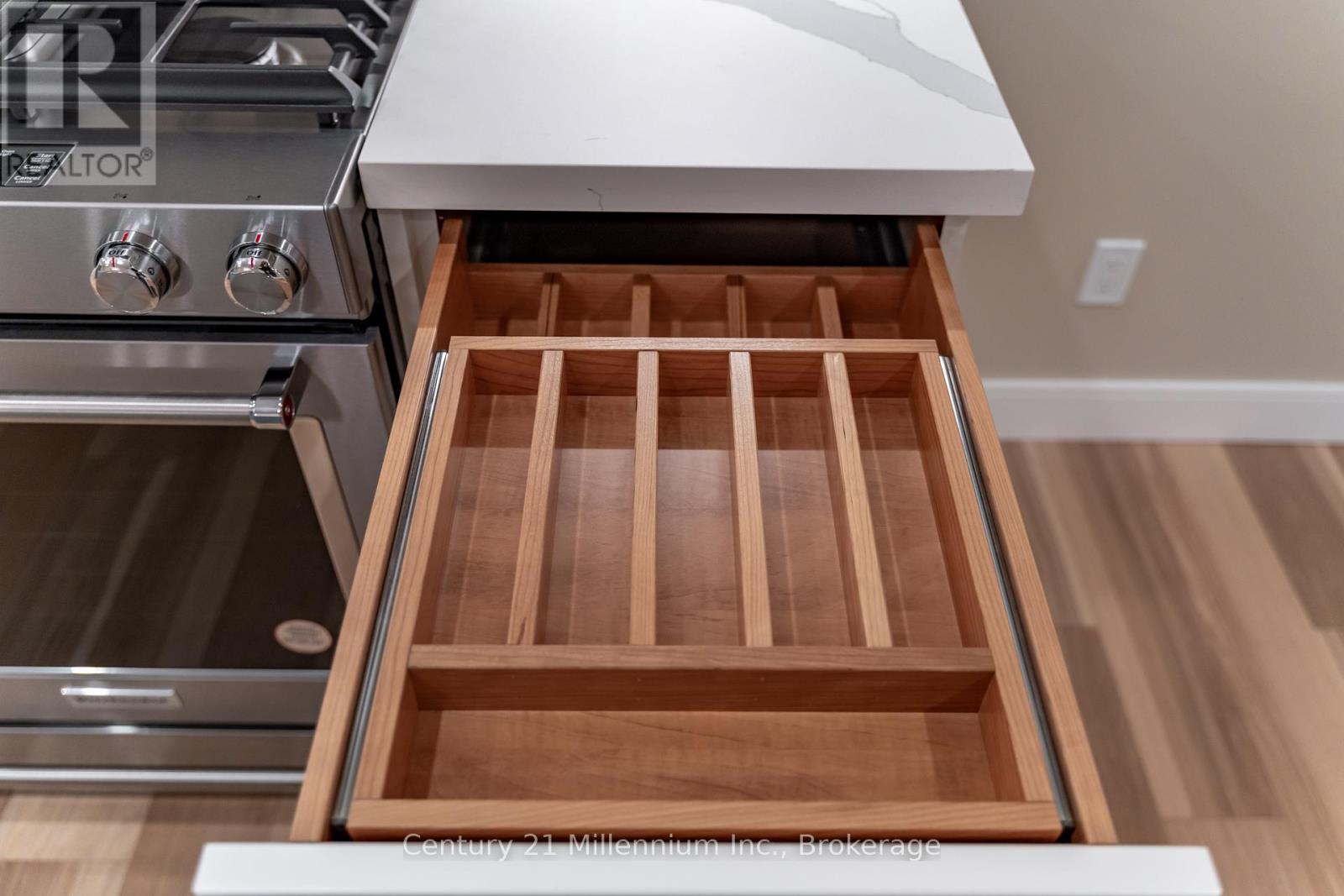 11 Grenville Street N, Saugeen Shores, Ontario  N0H 2L0 - Photo 8 - X12577008