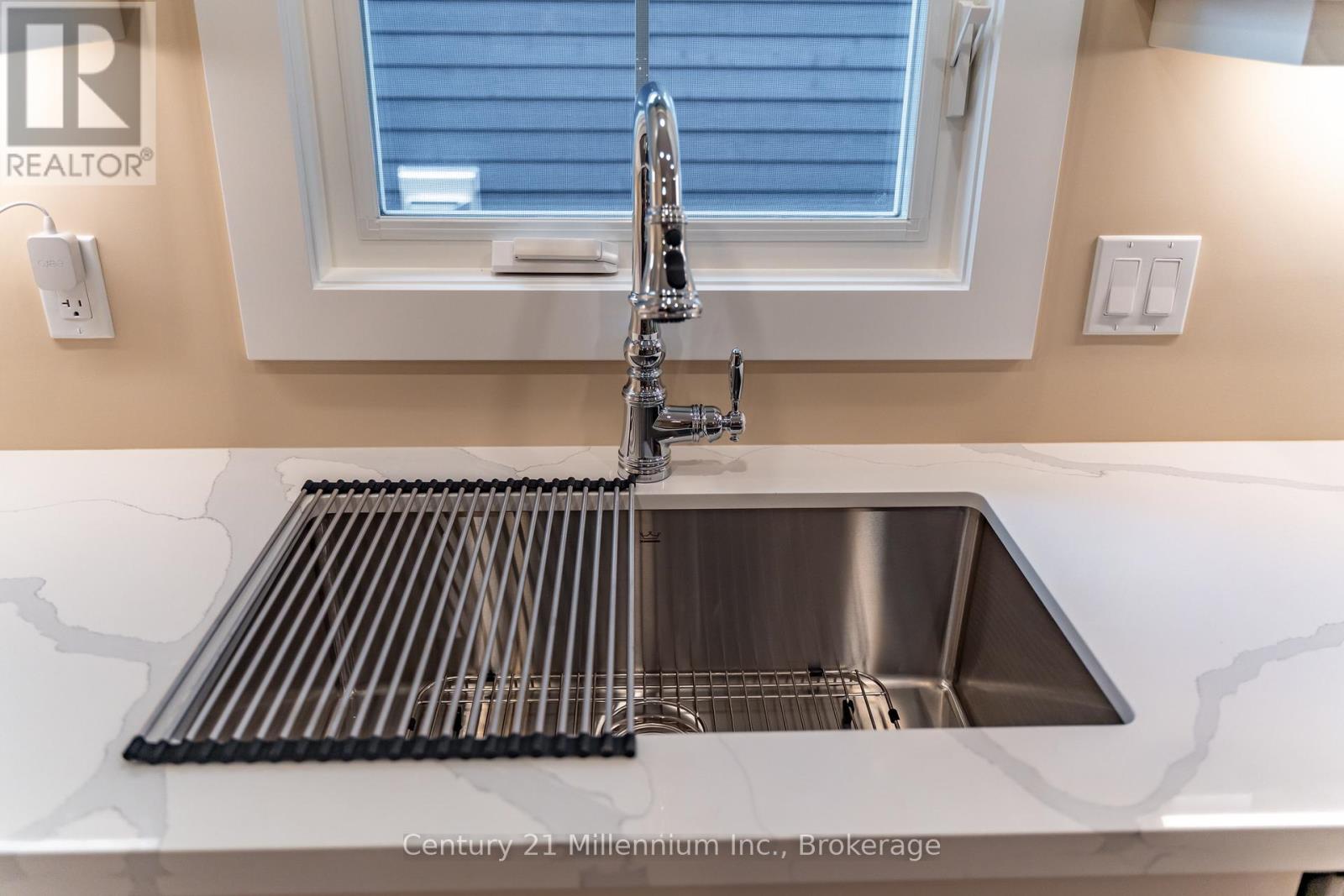 11 Grenville Street N, Saugeen Shores, Ontario  N0H 2L0 - Photo 4 - X12577008