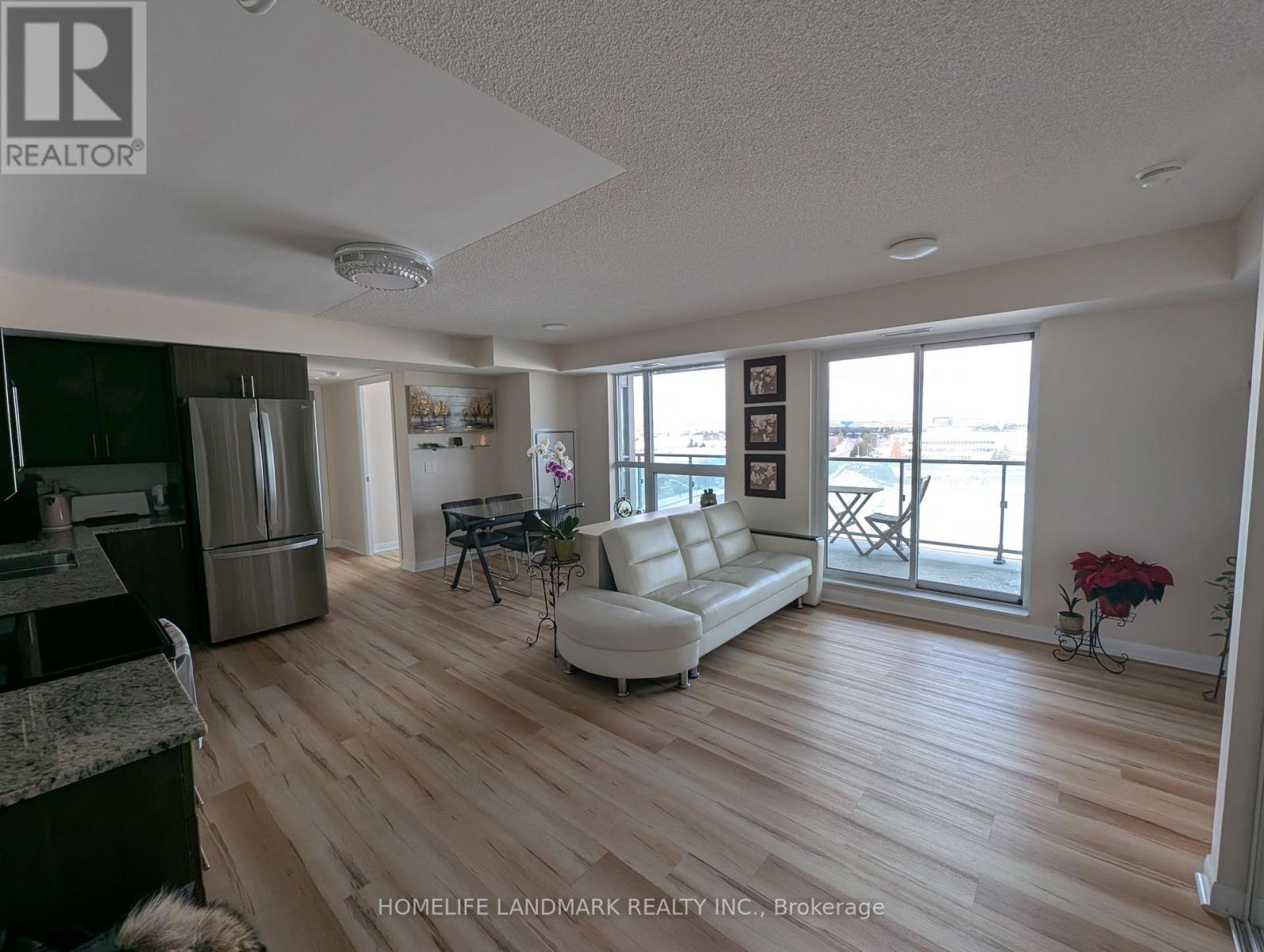 718 - 75 Norman Bethune Avenue, Richmond Hill, Ontario  L4B 0B6 - Photo 2 - N12604304