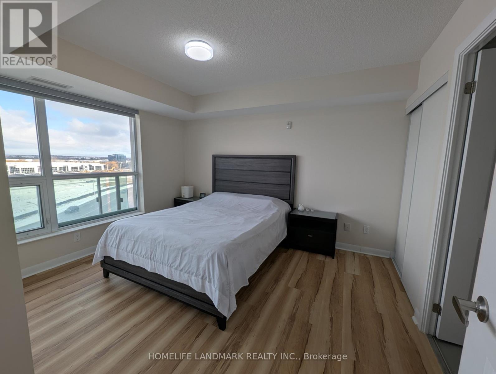 718 - 75 Norman Bethune Avenue, Richmond Hill, Ontario  L4B 0B6 - Photo 4 - N12604304