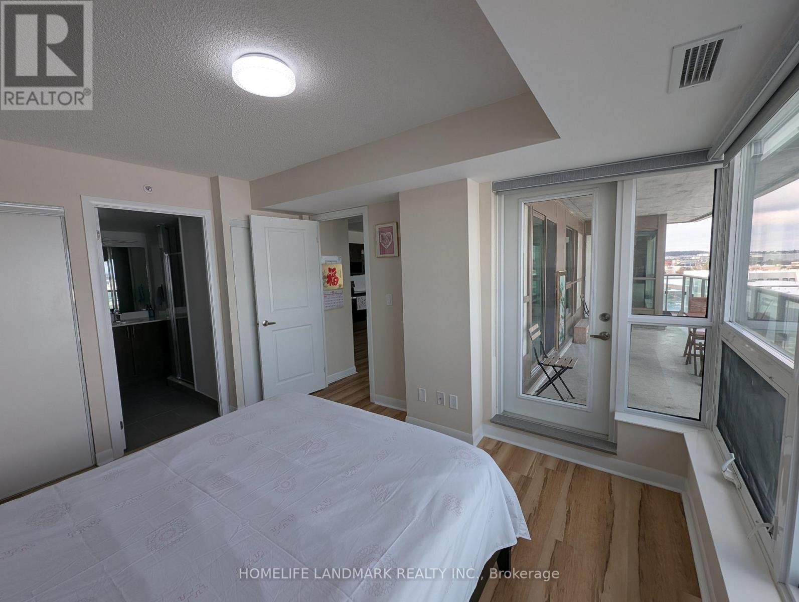 718 - 75 Norman Bethune Avenue, Richmond Hill, Ontario  L4B 0B6 - Photo 5 - N12604304