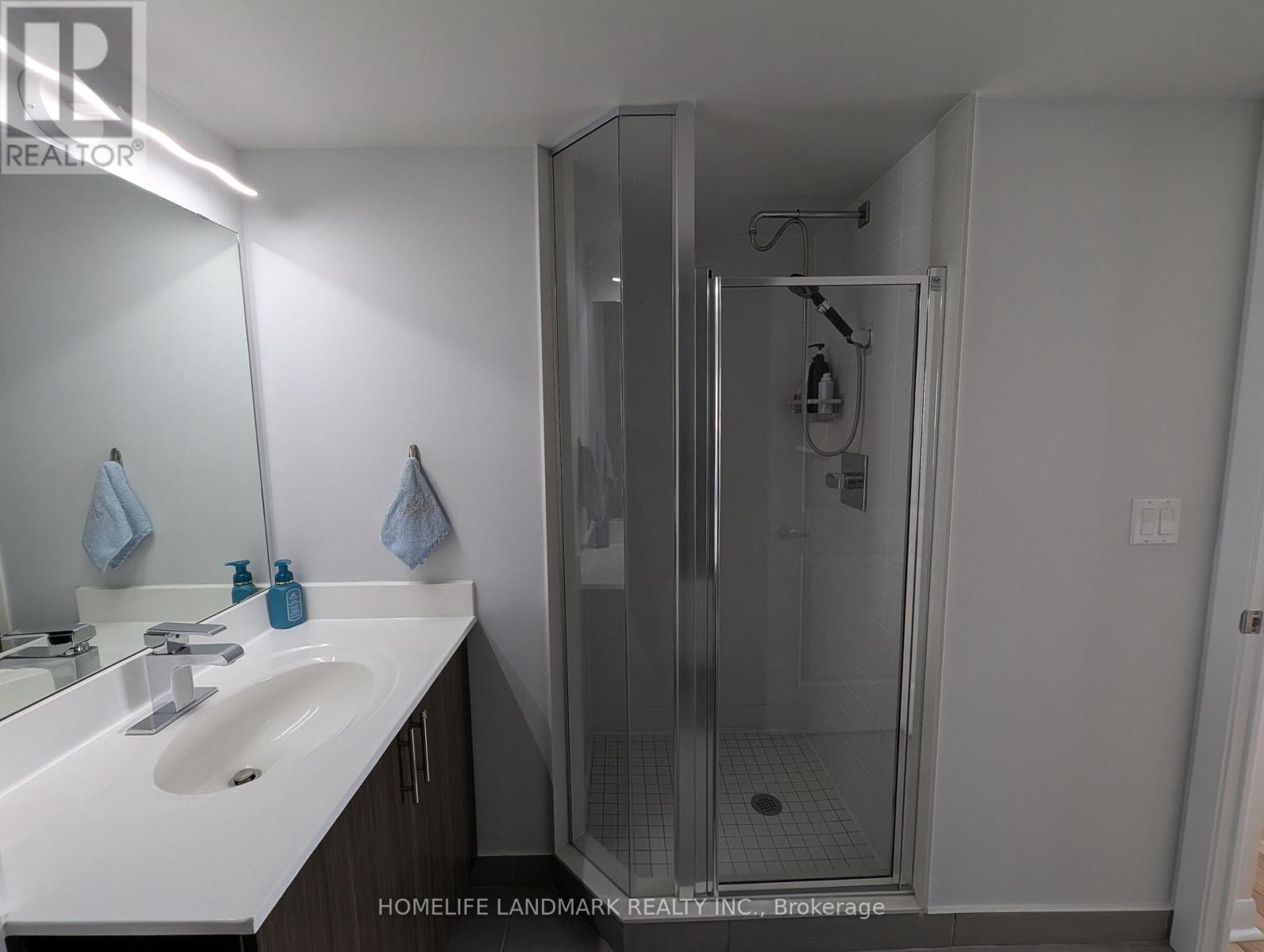 718 - 75 Norman Bethune Avenue, Richmond Hill, Ontario  L4B 0B6 - Photo 7 - N12604304