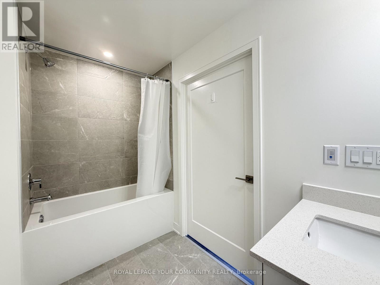 B908 - 715 Davis Drive, Newmarket, Ontario  L3Y 0J2 - Photo 12 - N12604442