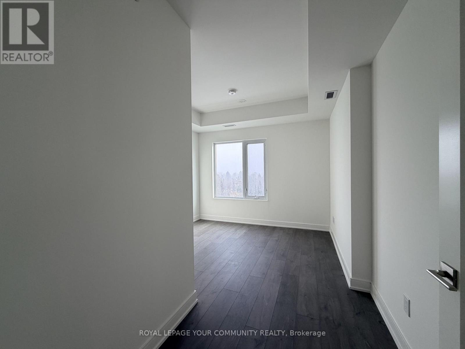 B908 - 715 Davis Drive, Newmarket, Ontario  L3Y 0J2 - Photo 3 - N12604442