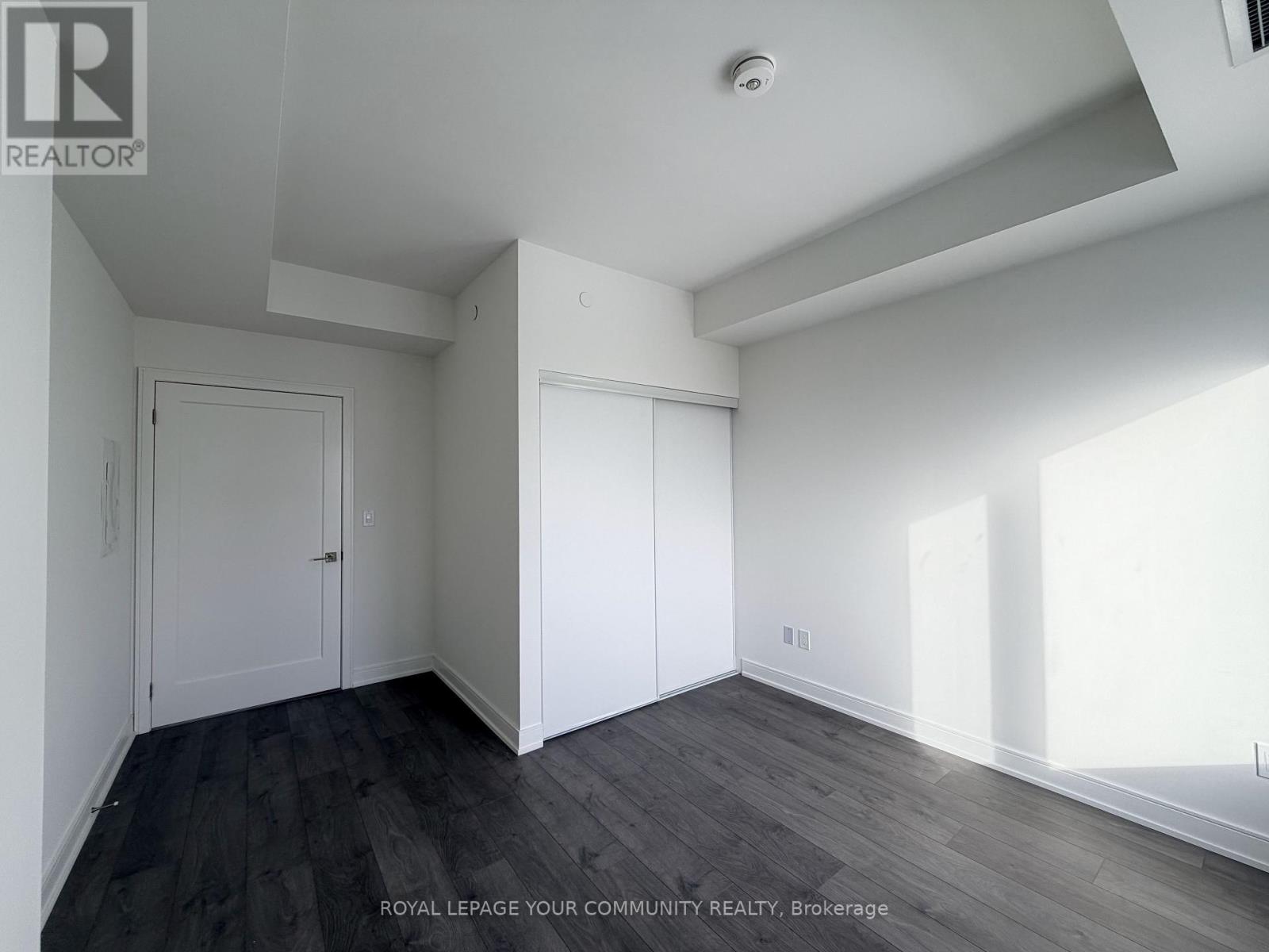 B908 - 715 Davis Drive, Newmarket, Ontario  L3Y 0J2 - Photo 5 - N12604442