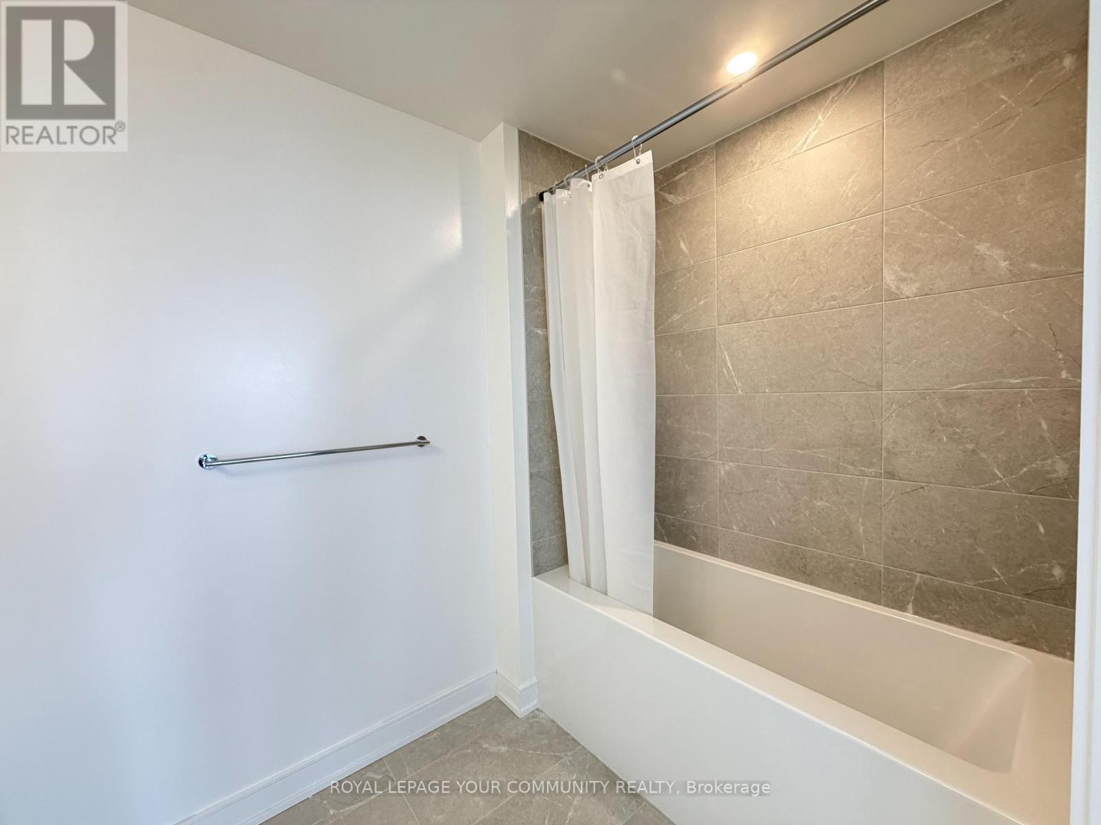 B908 - 715 Davis Drive, Newmarket, Ontario  L3Y 0J2 - Photo 9 - N12604442