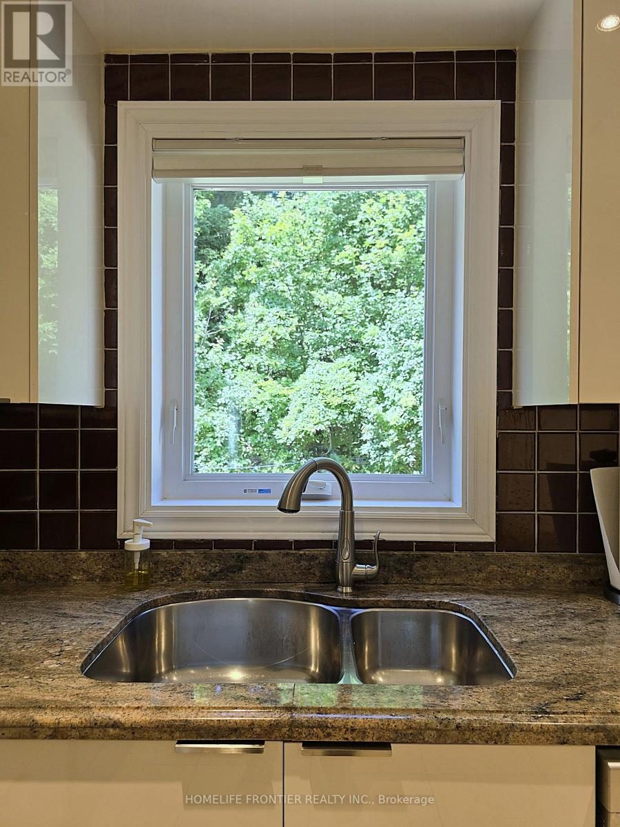 86 Larratt Lane, Richmond Hill, Ontario  L4C 0E2 - Photo 12 - N12604516