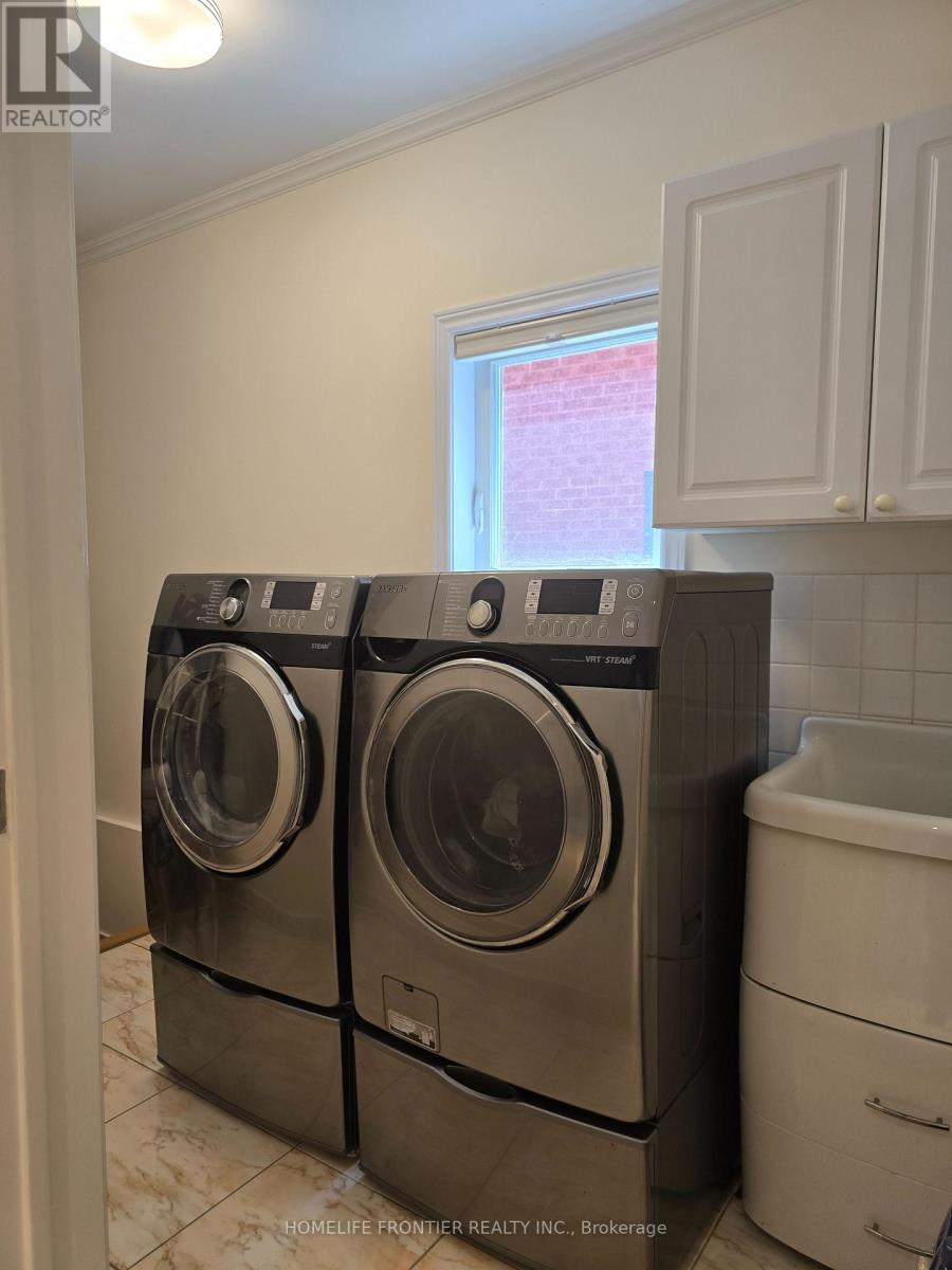 86 Larratt Lane, Richmond Hill, Ontario  L4C 0E2 - Photo 13 - N12604516