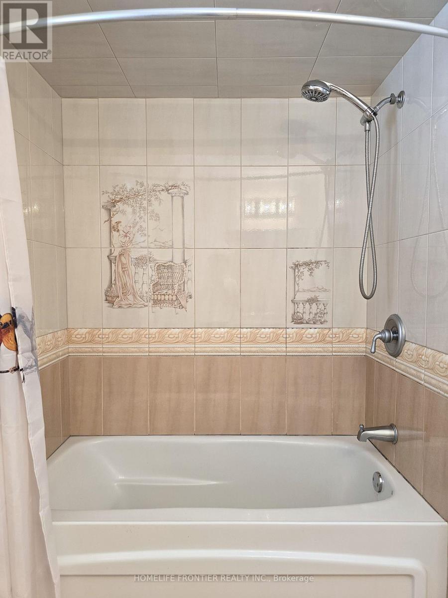 86 Larratt Lane, Richmond Hill, Ontario  L4C 0E2 - Photo 21 - N12604516