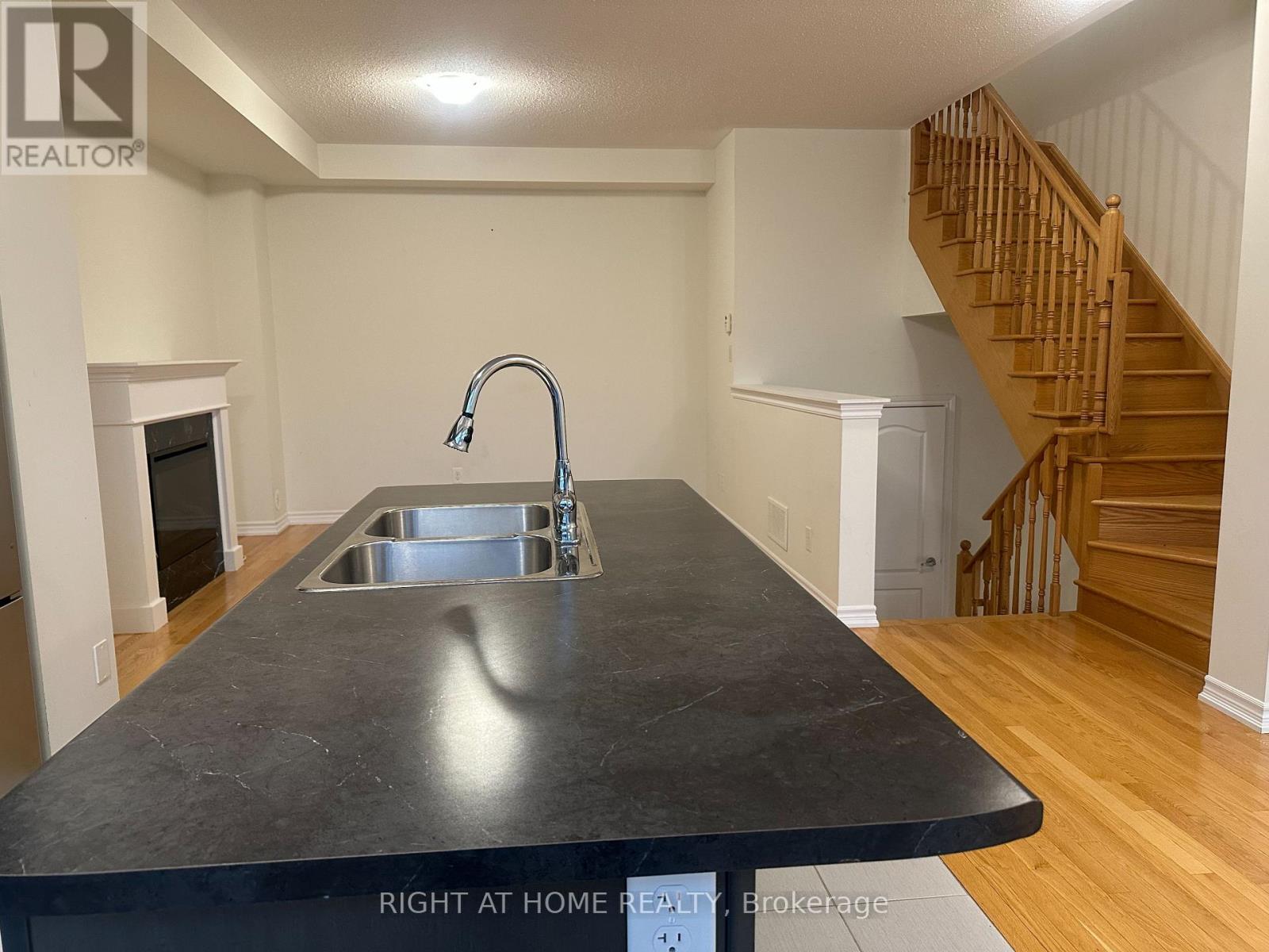 126 Alvin Pegg Drive, East Gwillimbury, Ontario  L9N 0R7 - Photo 10 - N12604530