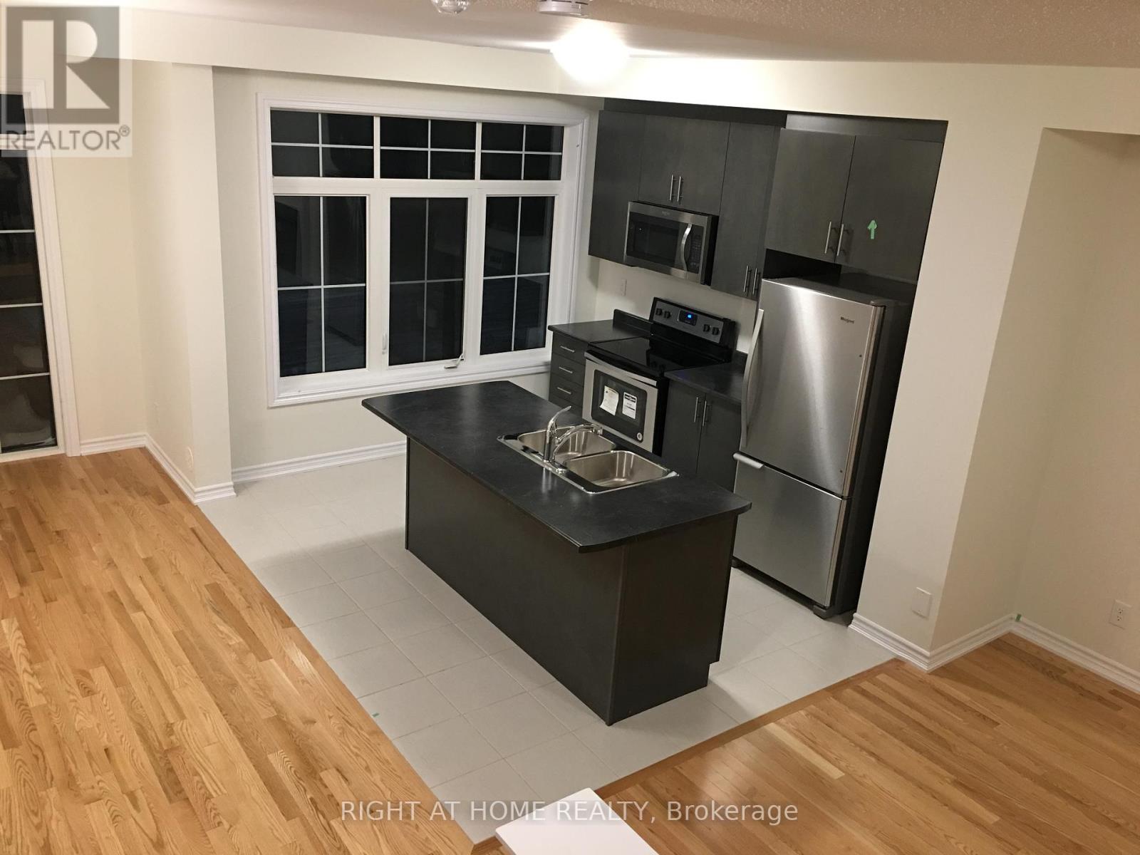 126 Alvin Pegg Drive, East Gwillimbury, Ontario  L9N 0R7 - Photo 3 - N12604530