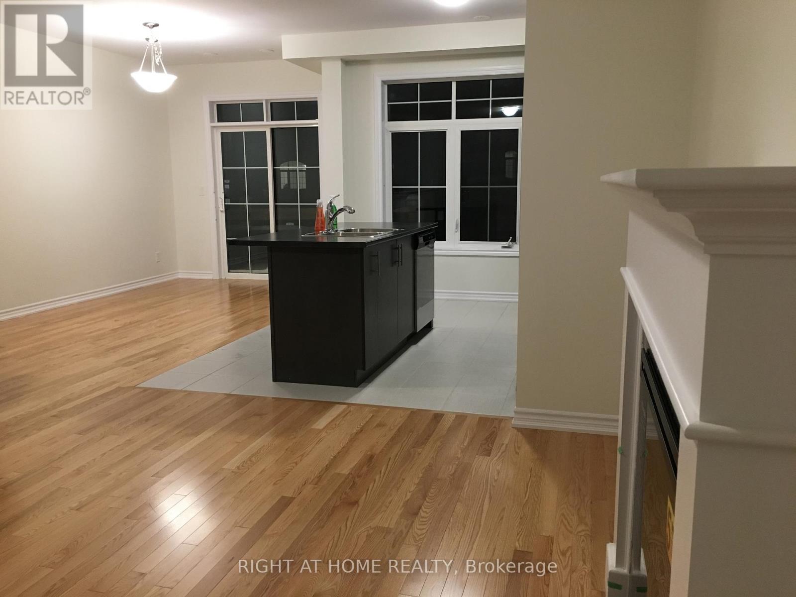 126 Alvin Pegg Drive, East Gwillimbury, Ontario  L9N 0R7 - Photo 4 - N12604530