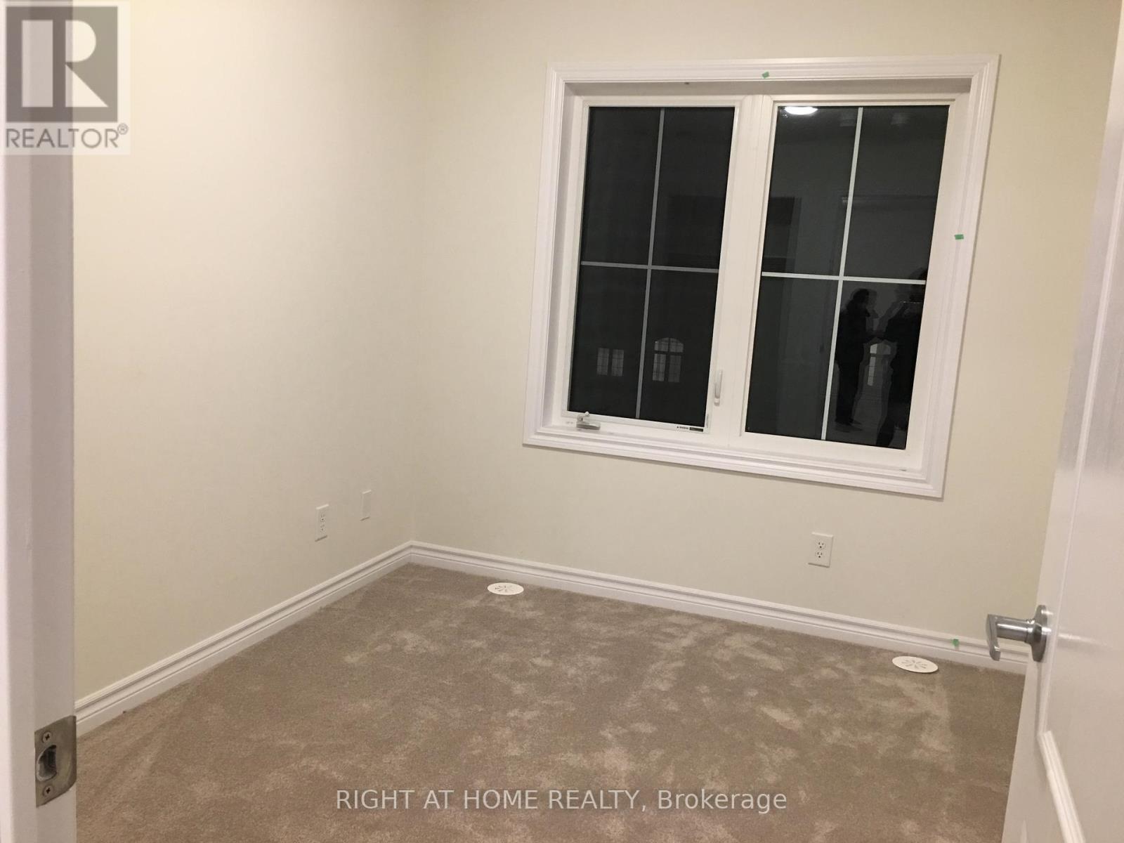 126 Alvin Pegg Drive, East Gwillimbury, Ontario  L9N 0R7 - Photo 5 - N12604530