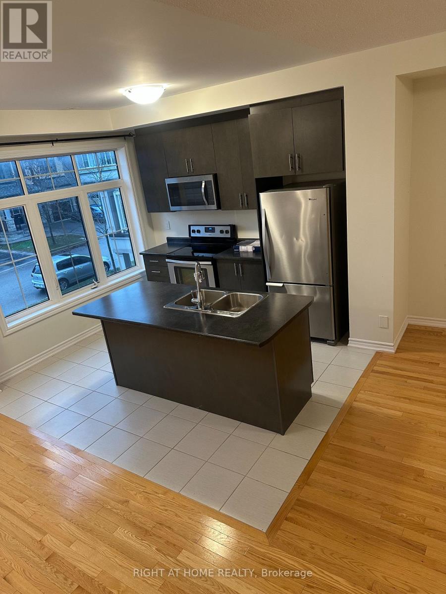 126 Alvin Pegg Drive, East Gwillimbury, Ontario  L9N 0R7 - Photo 7 - N12604530