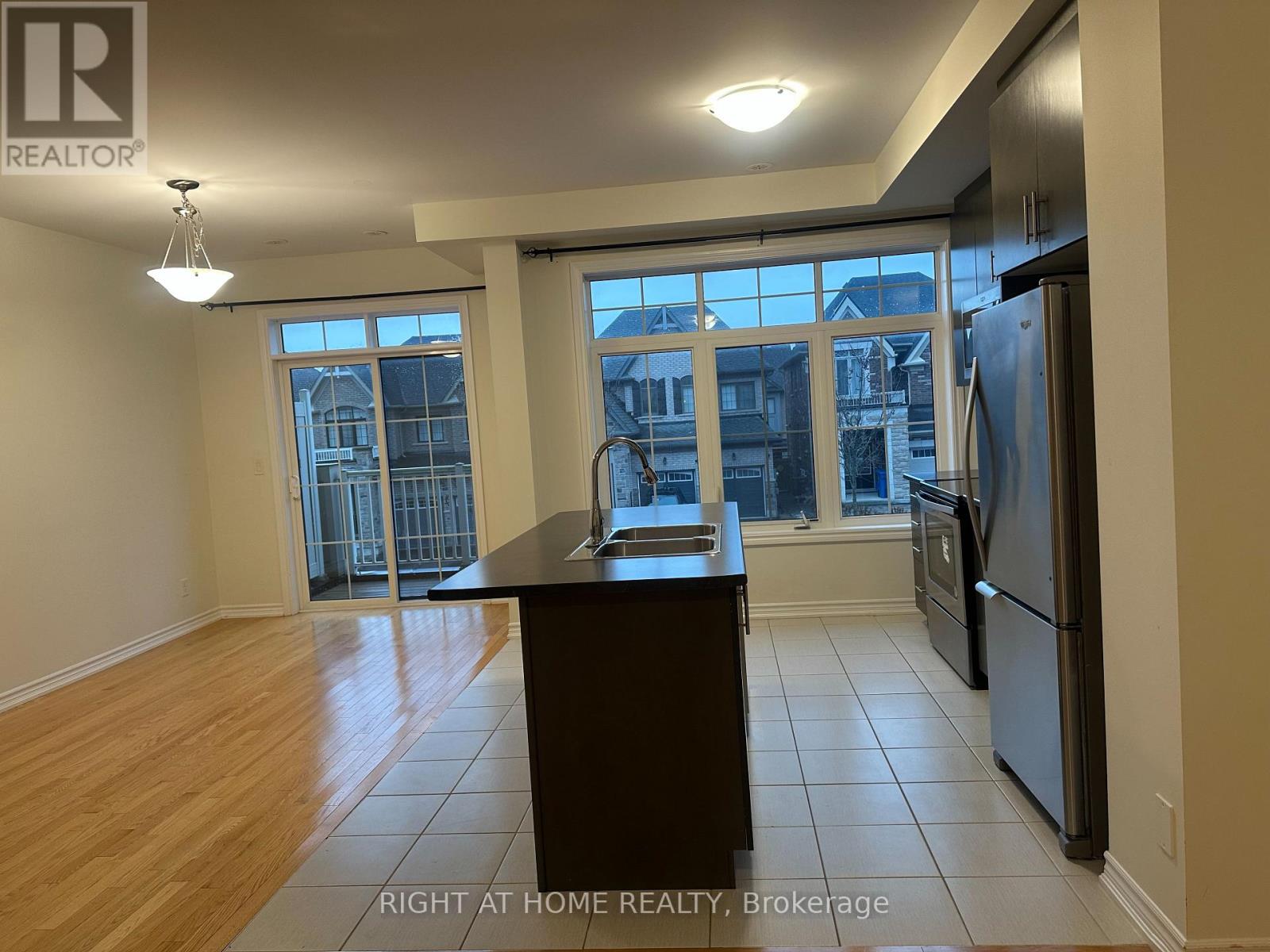 126 Alvin Pegg Drive, East Gwillimbury, Ontario  L9N 0R7 - Photo 9 - N12604530