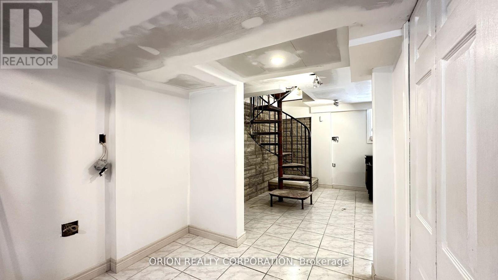 20 Holgate Street, Barrie (Allandale), Ontario  L4N 2T5 - Photo 35 - S12604444