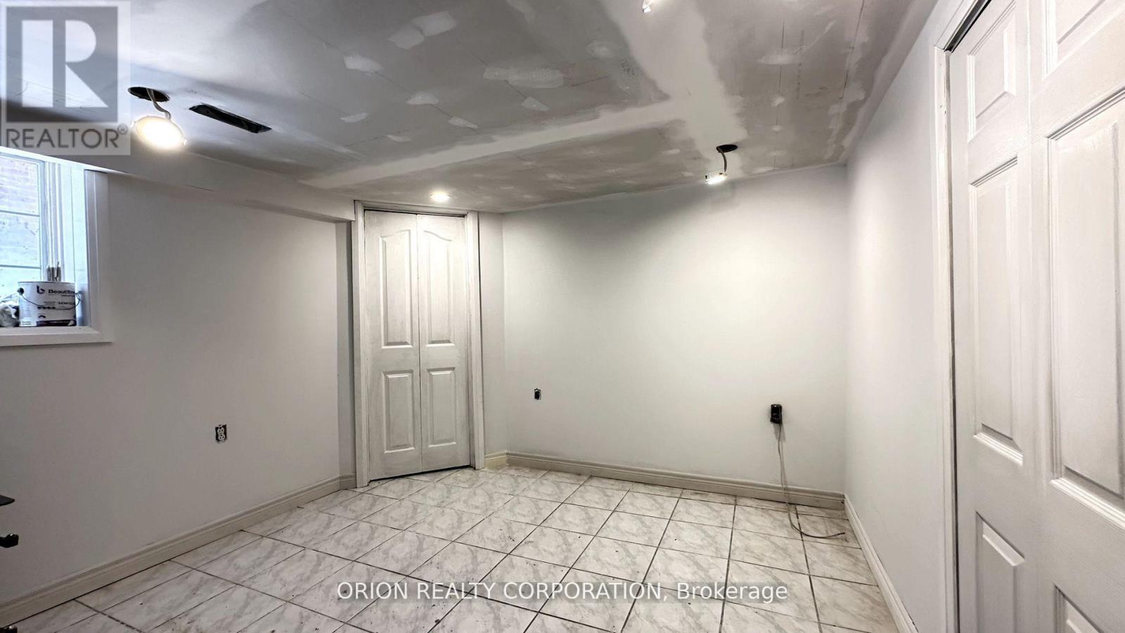 20 Holgate Street, Barrie (Allandale), Ontario  L4N 2T5 - Photo 37 - S12604444