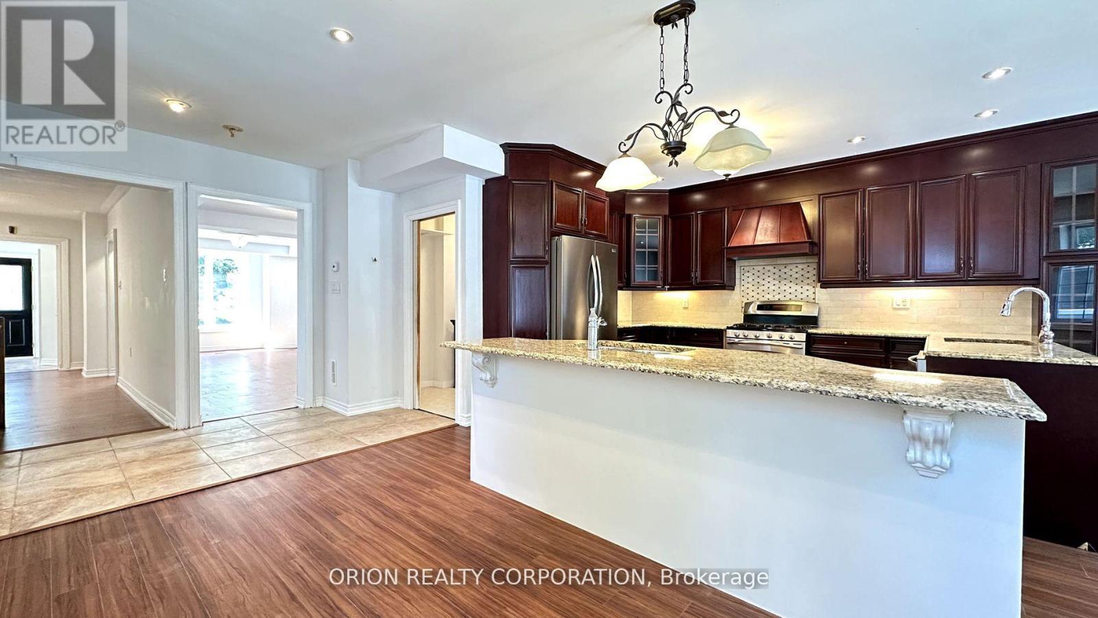 20 Holgate Street, Barrie (Allandale), Ontario  L4N 2T5 - Photo 8 - S12604444