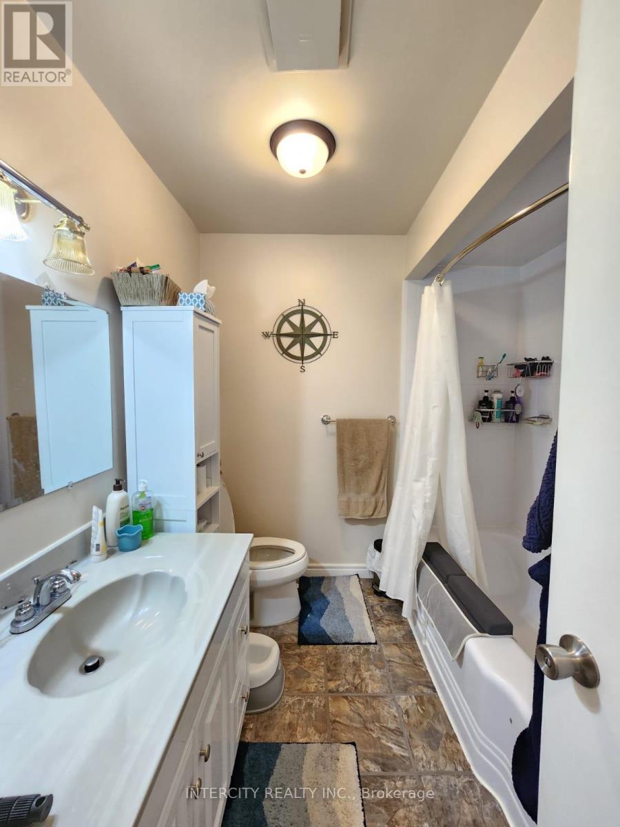 63 Bronte Crescent, Barrie (Letitia Heights), Ontario  L4N 5B8 - Photo 10 - S12604514