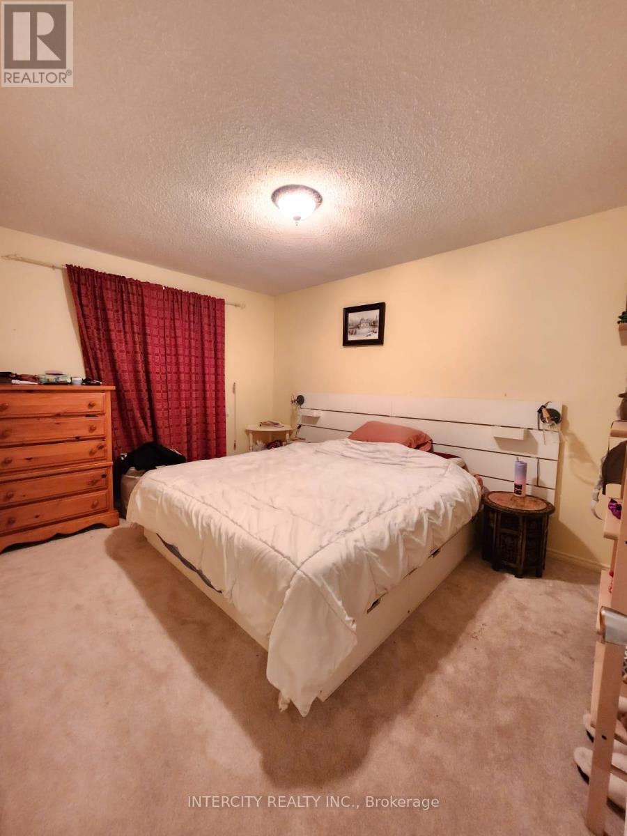 63 Bronte Crescent, Barrie (Letitia Heights), Ontario  L4N 5B8 - Photo 11 - S12604514