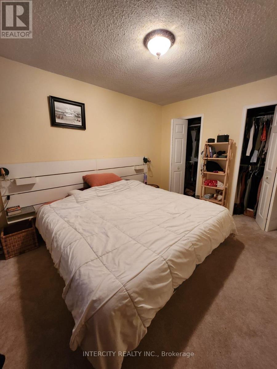 63 Bronte Crescent, Barrie (Letitia Heights), Ontario  L4N 5B8 - Photo 12 - S12604514