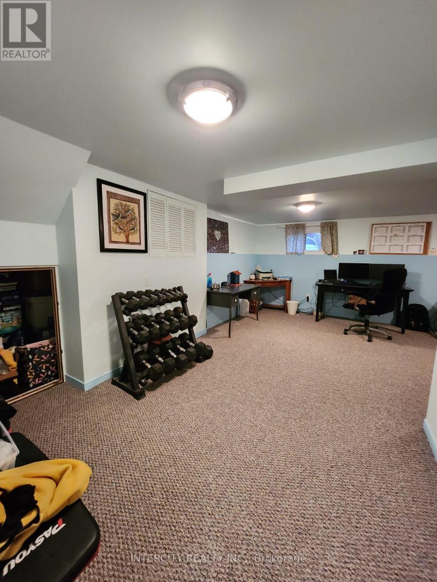 63 Bronte Crescent, Barrie (Letitia Heights), Ontario  L4N 5B8 - Photo 15 - S12604514