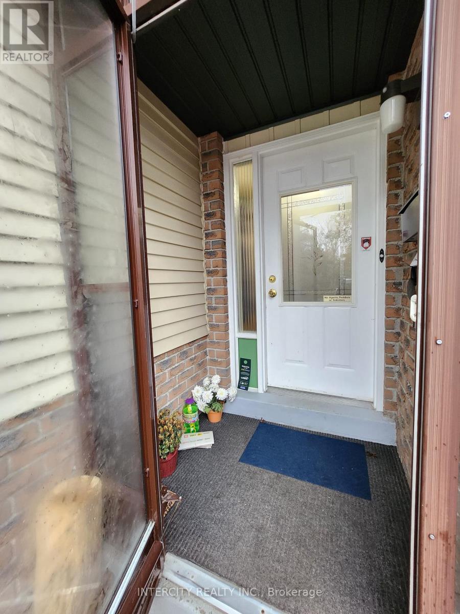 63 Bronte Crescent, Barrie (Letitia Heights), Ontario  L4N 5B8 - Photo 3 - S12604514