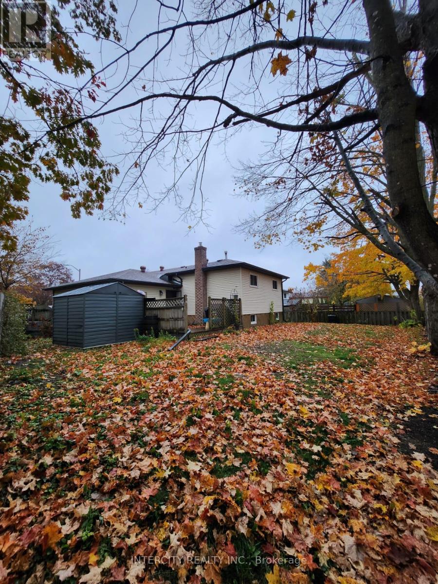 63 Bronte Crescent, Barrie (Letitia Heights), Ontario  L4N 5B8 - Photo 4 - S12604514