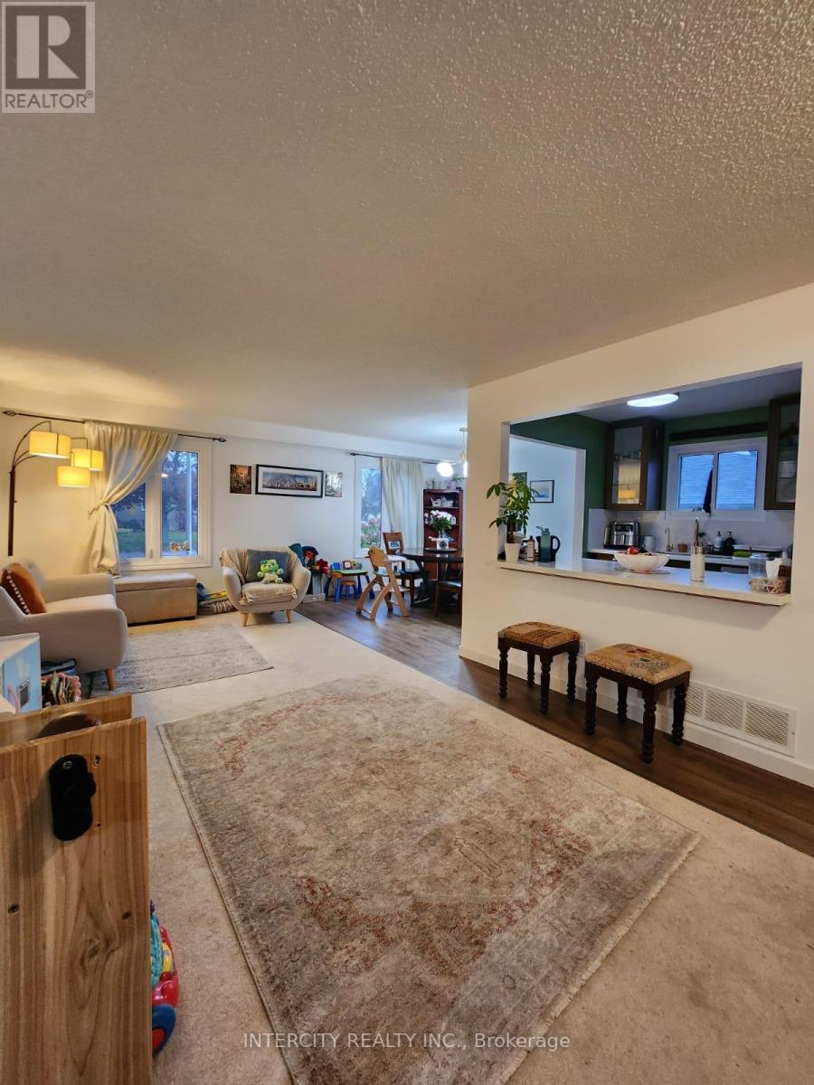 63 Bronte Crescent, Barrie (Letitia Heights), Ontario  L4N 5B8 - Photo 5 - S12604514